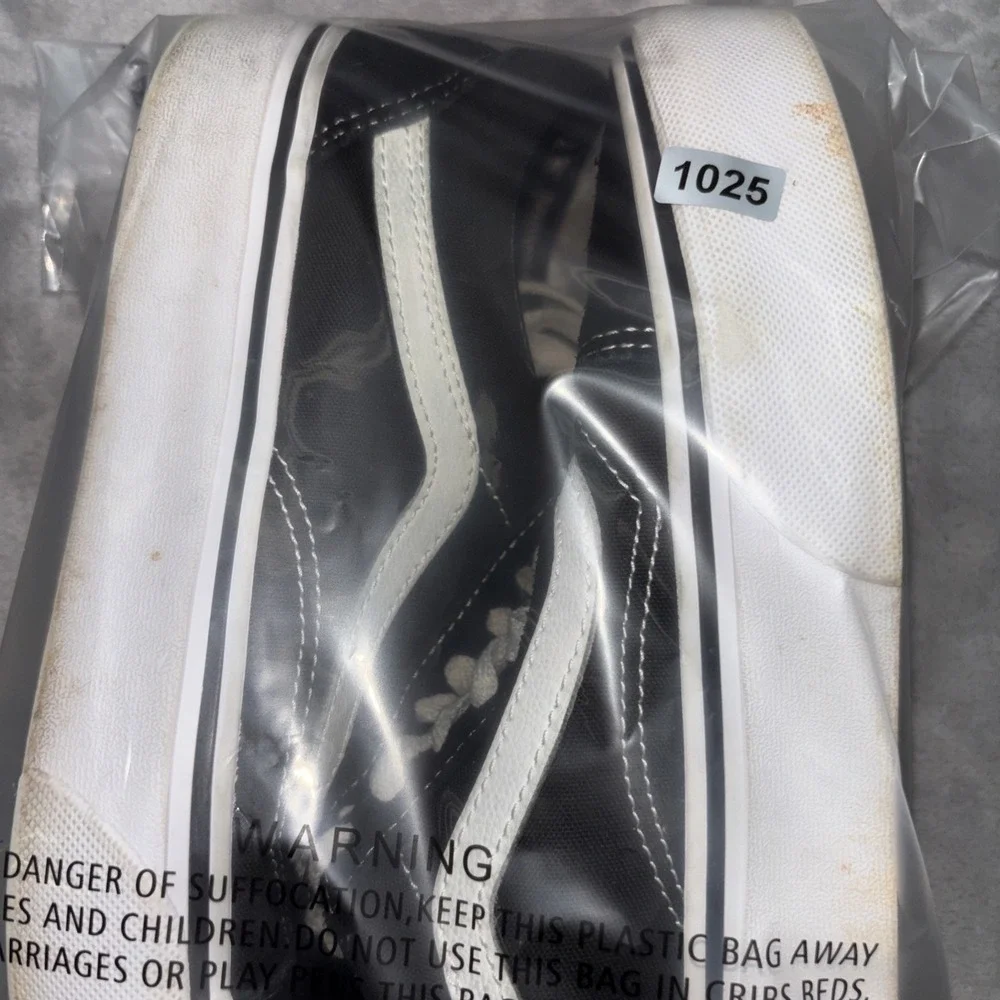 Vans Old Skool Unisex Black and White Skate Sneakers Size Men's 7 Women's 8.5